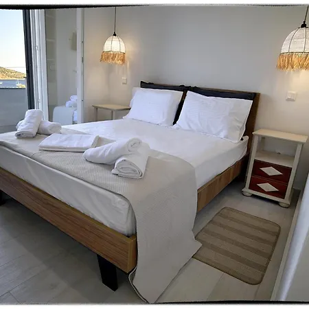 Theasis Sifnos